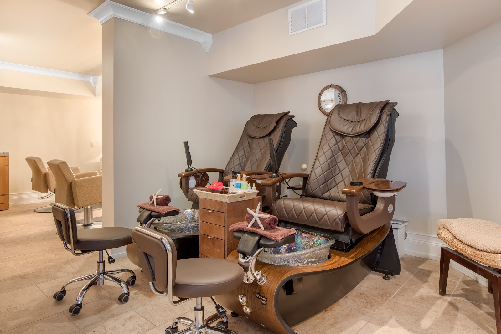 Ocean Tides Spa nail photo 3